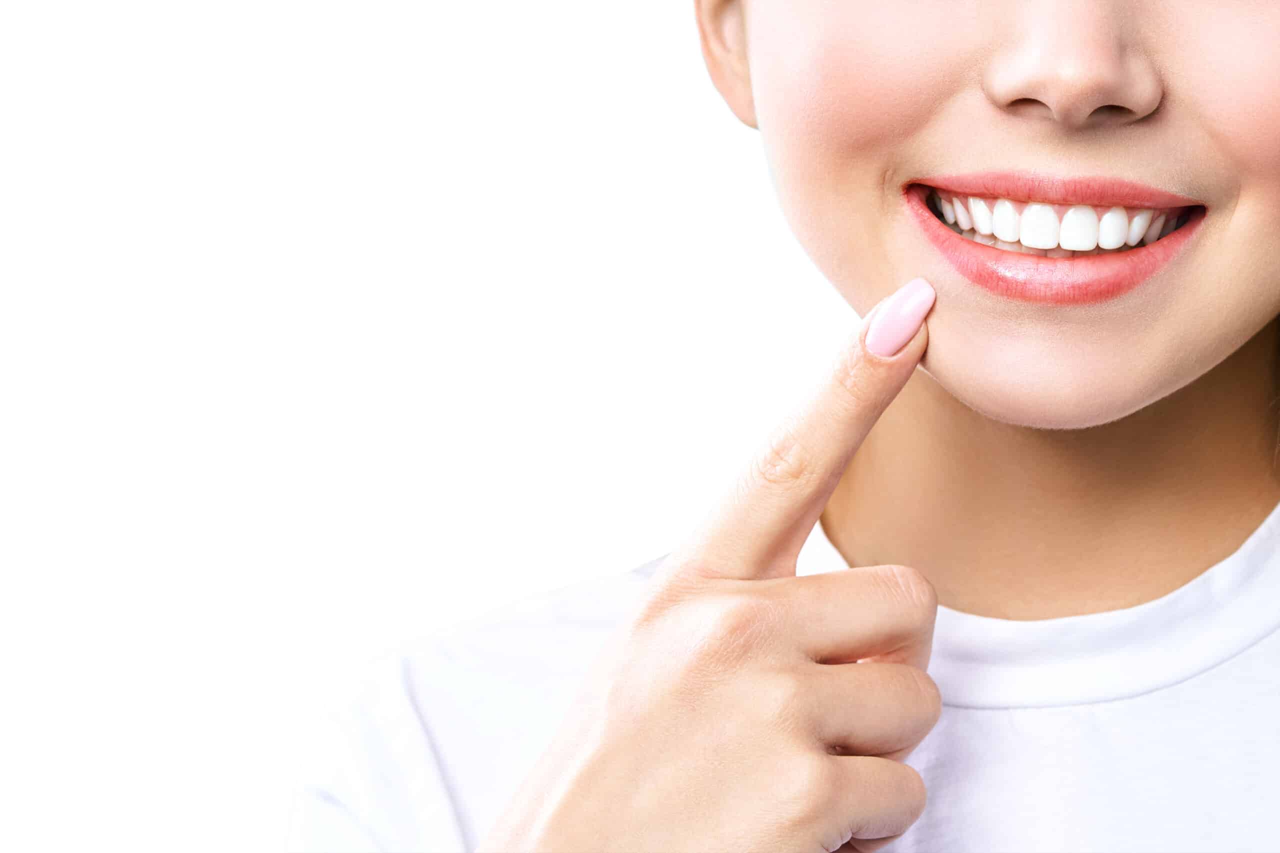 porcelain-veneers-vs-invisalign-which-is-right-for-you